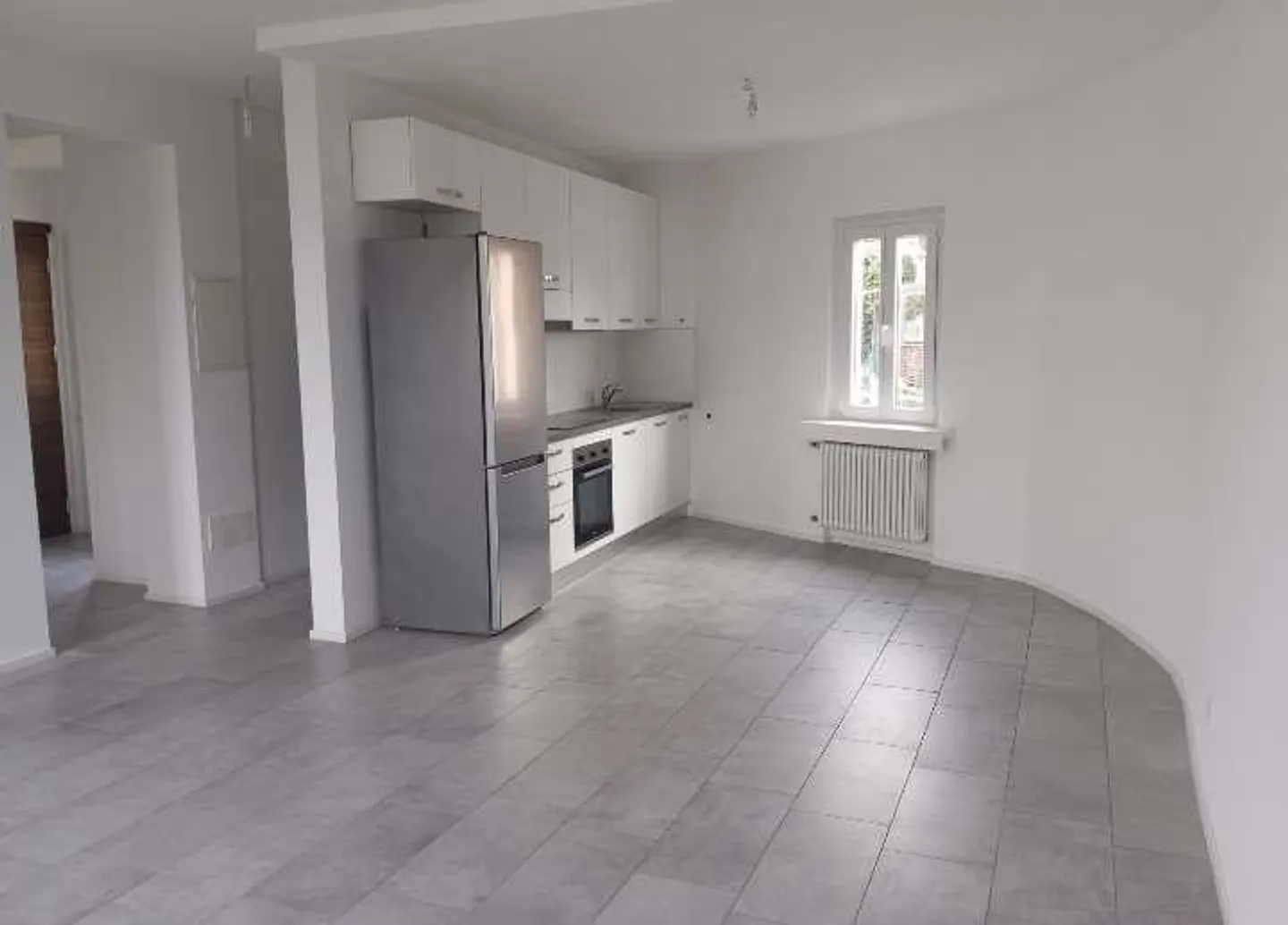 Ampio appartamento di 3,5 locali senza mobili a Morbio Inferiore - Foto 1 di 10