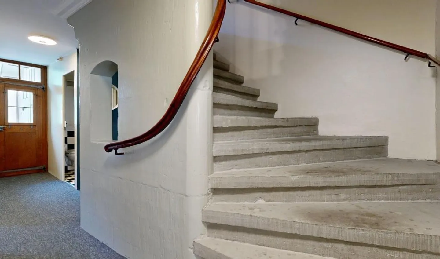 Muri storici con interni moderni nella città vecchia di Burgdorf - Foto 17 di 34