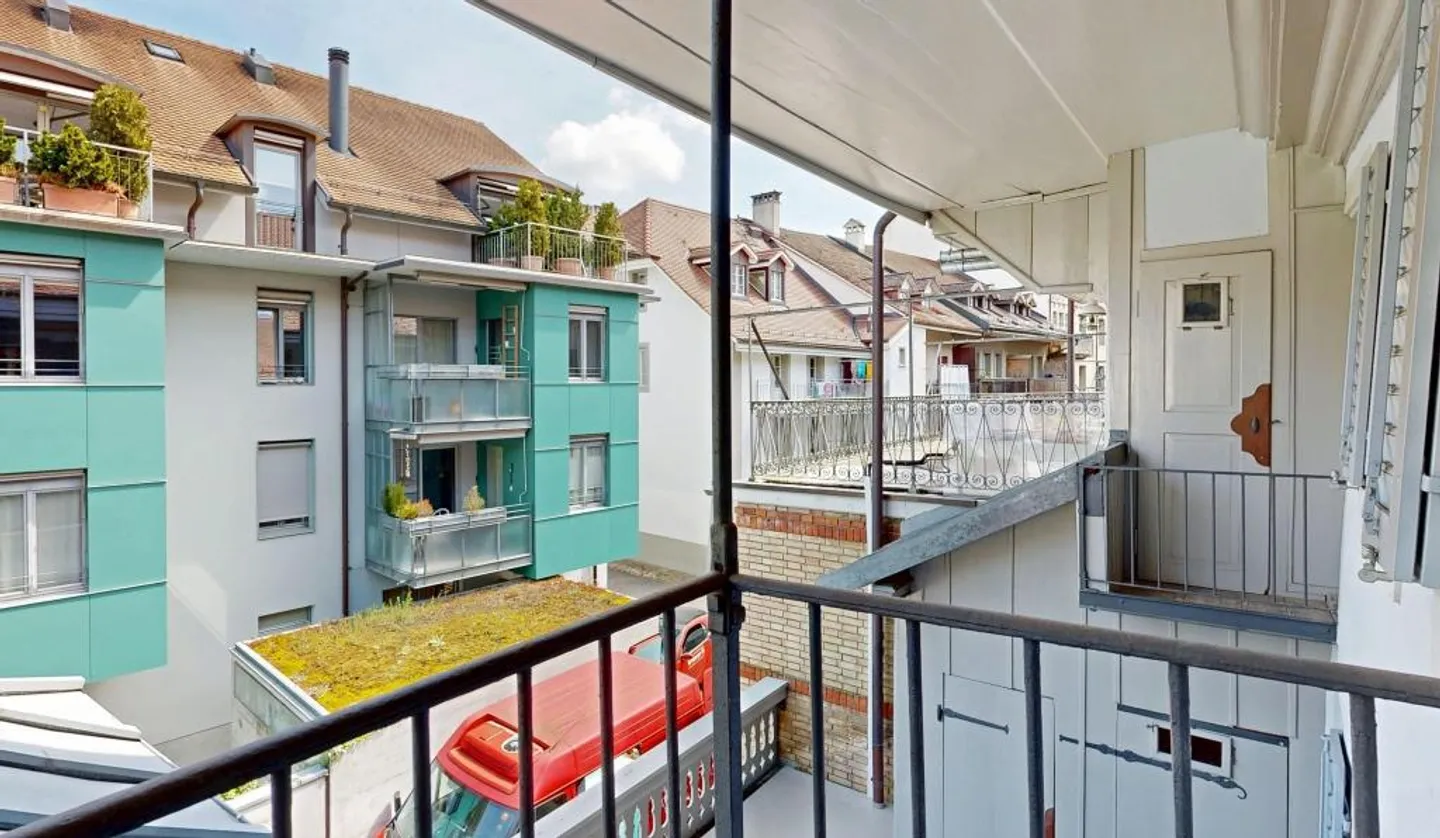 Muri storici con interni moderni nella città vecchia di Burgdorf - Foto 23 di 34