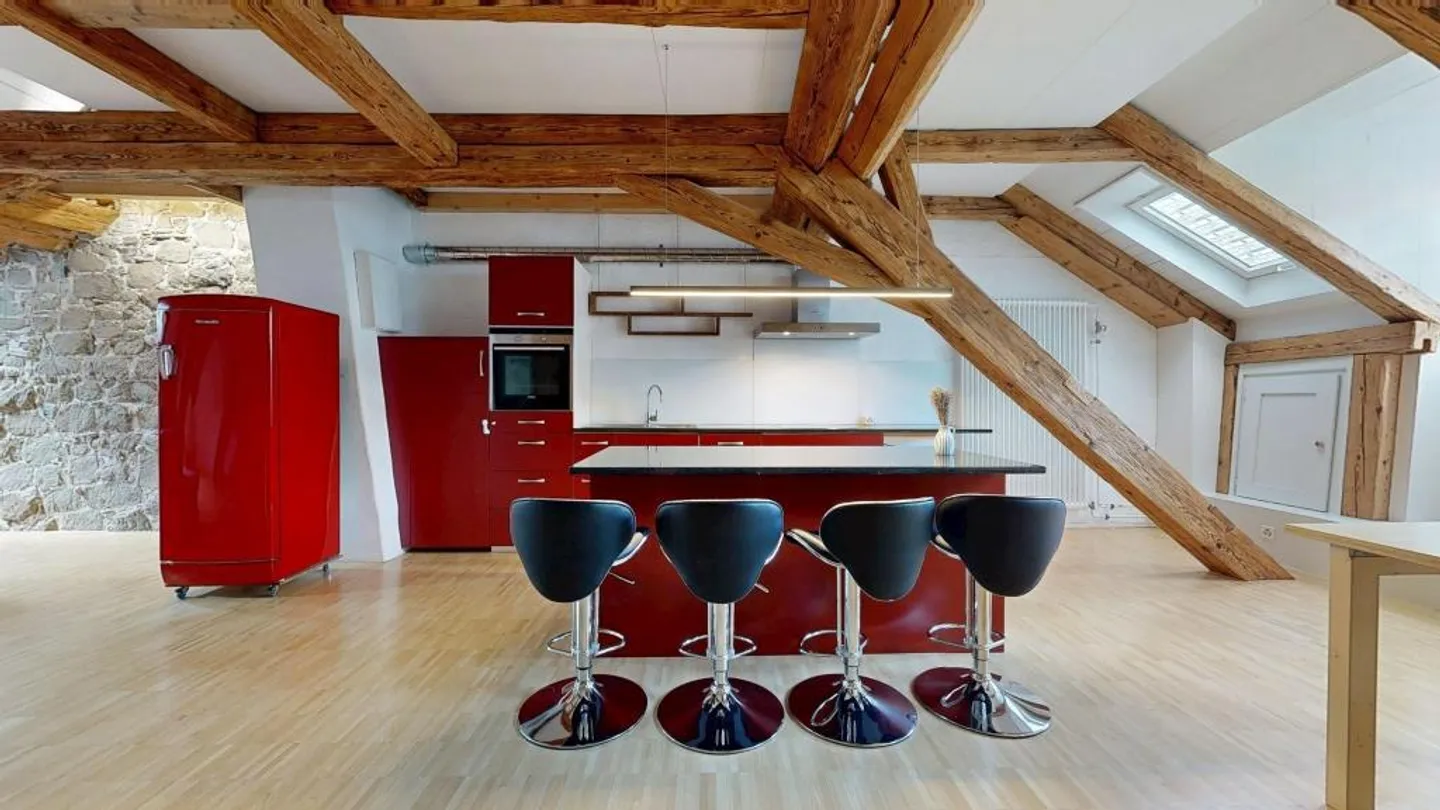 Muri storici con interni moderni nella città vecchia di Burgdorf - Foto 25 di 34