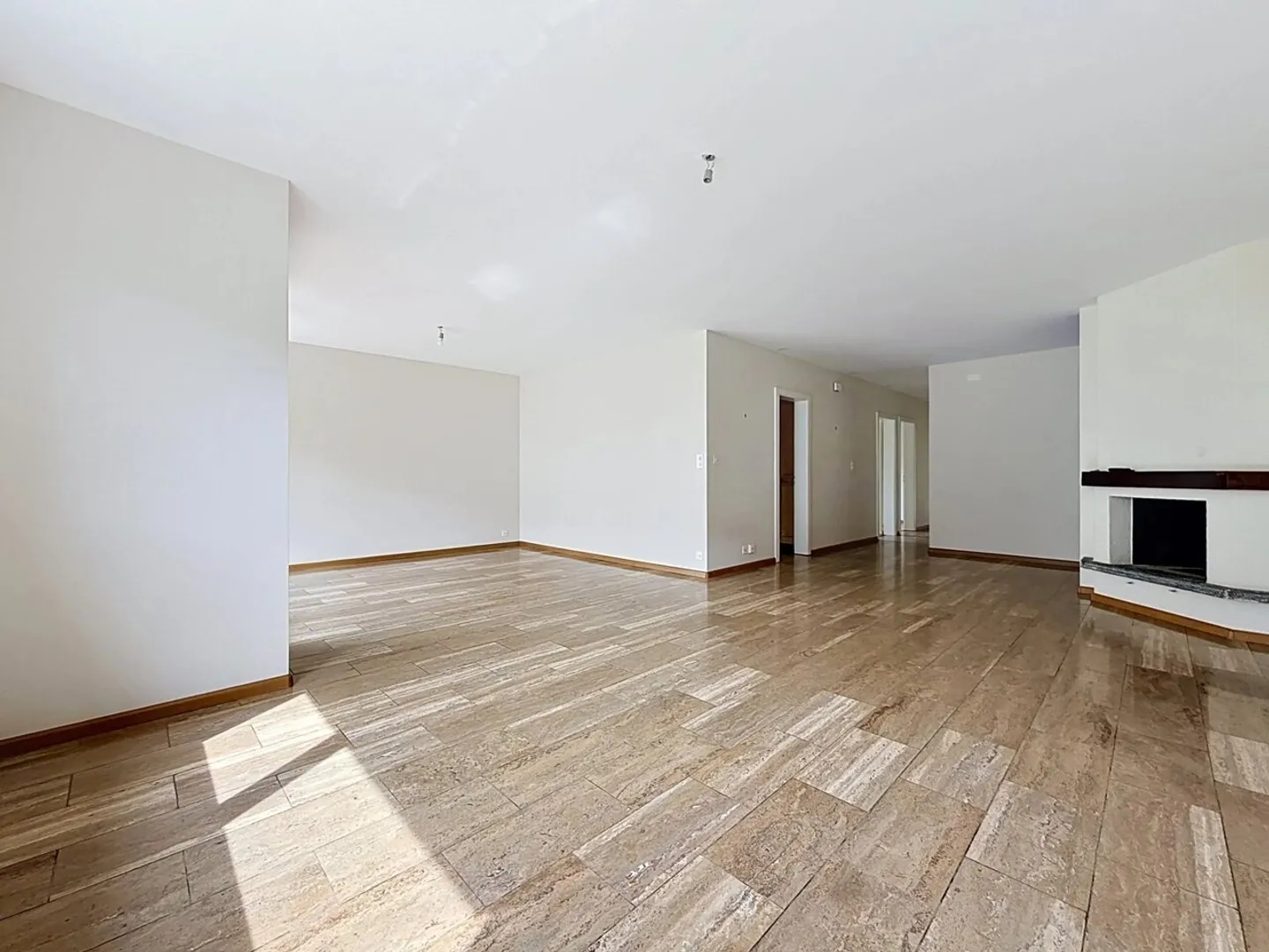 Geräumige Wohnung mit Balkon - Foto 4 von 13