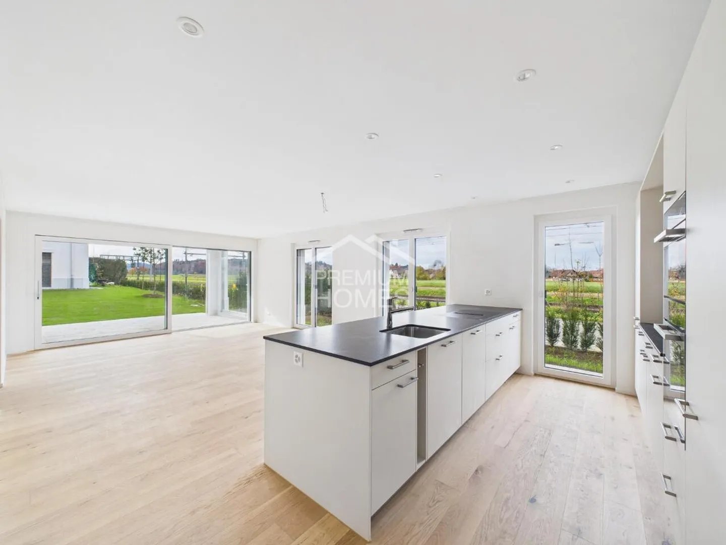 Contemporary Living with Style and Comfort - Photo 3 of 9