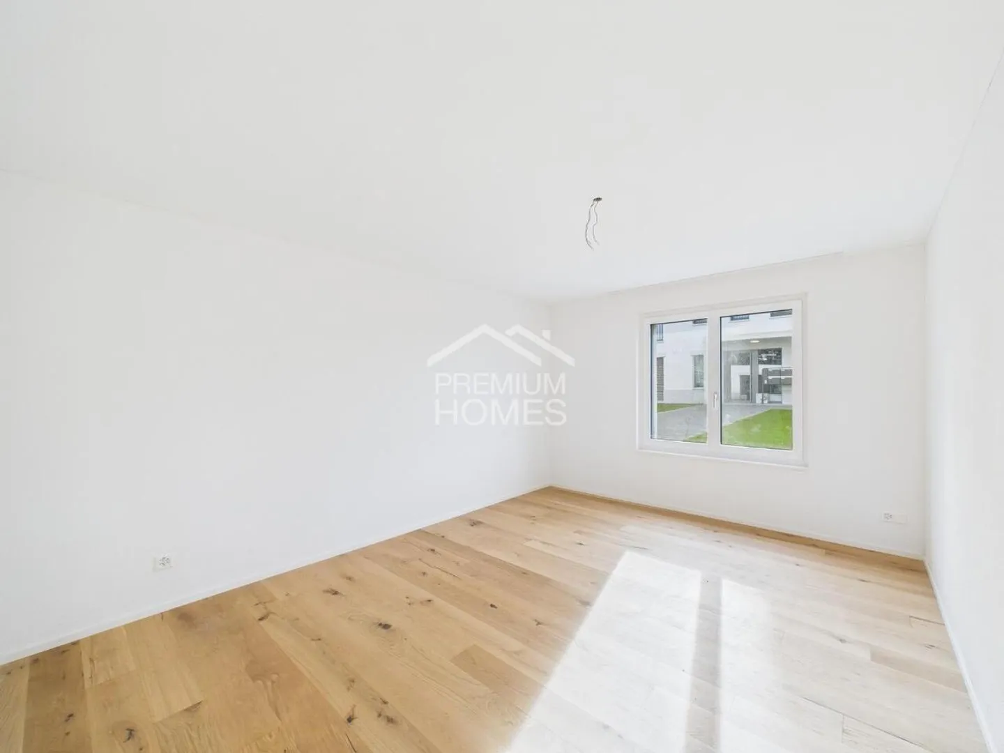 Contemporary Living with Style and Comfort - Photo 5 of 9