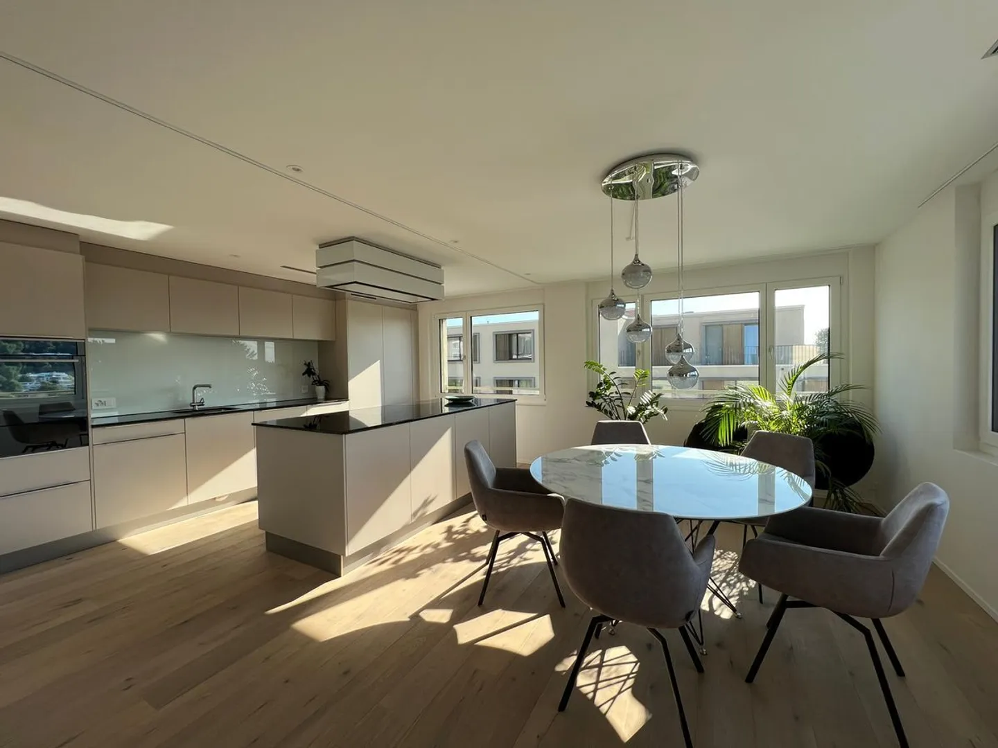 Attico arredato - Vista da sogno su Zurigo fino a Uetliberg - come nuovo! - Foto 3 di 6