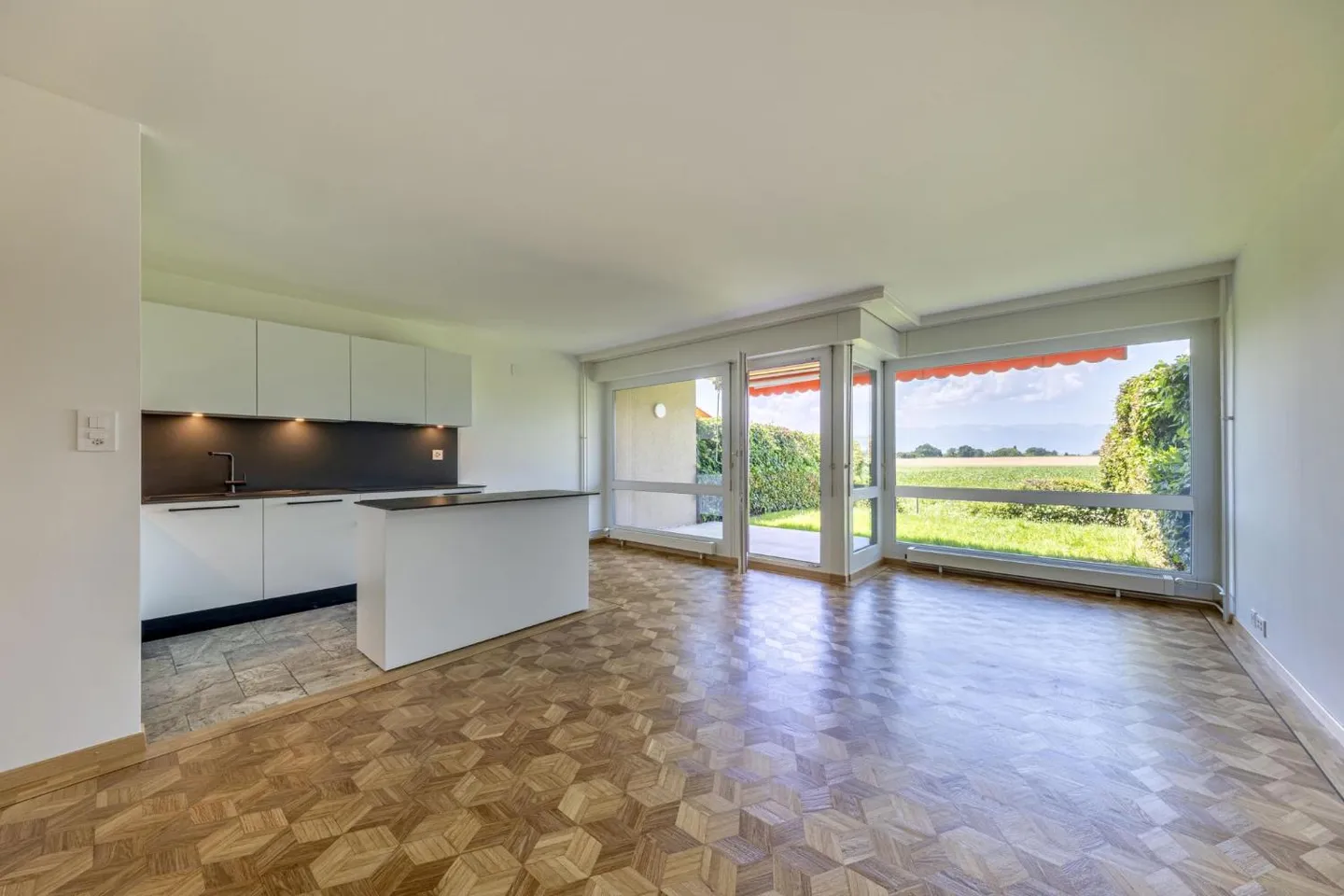 3 Camere ristrutturate con giardino - Foto 1 di 4