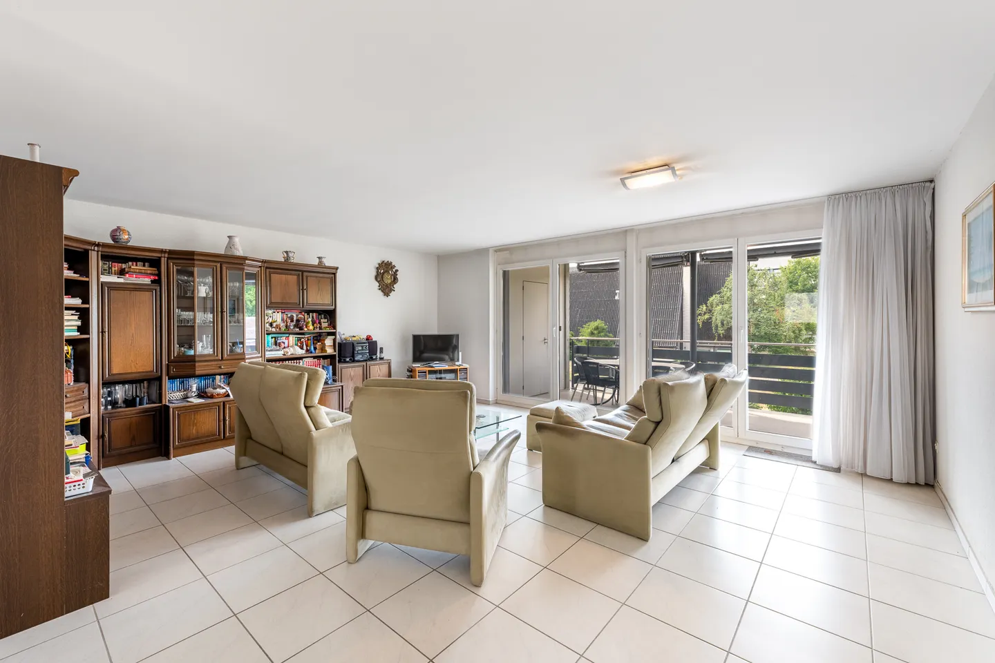 Ampio appartamento di 4,5 stanze con balcone soleggiato - Foto 4 di 11