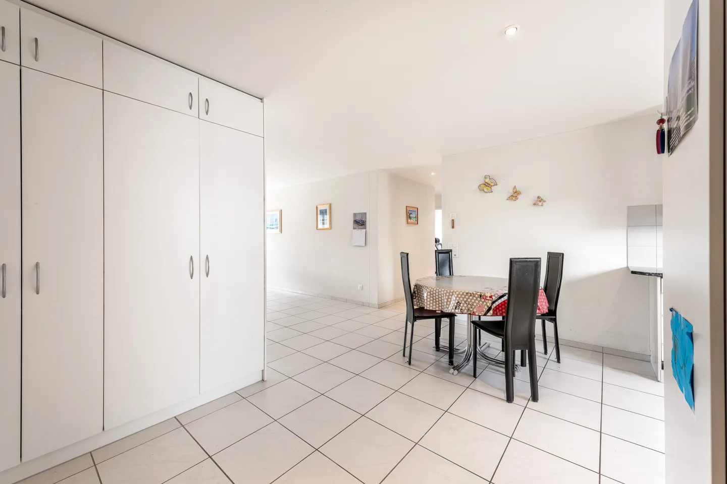 Ampio appartamento di 4,5 stanze con balcone soleggiato - Foto 2 di 11