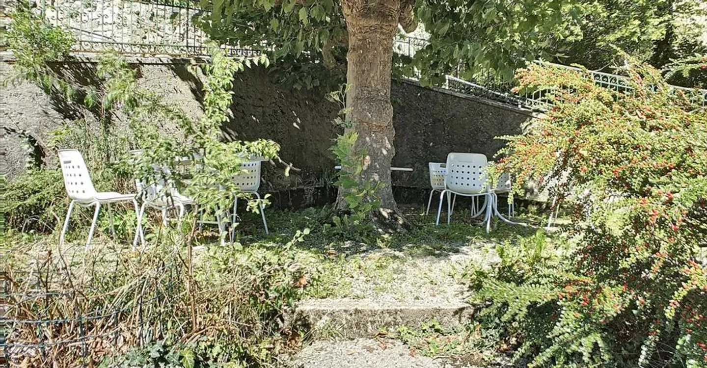 Edificio misto di 3779 m3, con uffici, magazzino, abitazioni e garage - Foto 4 di 12