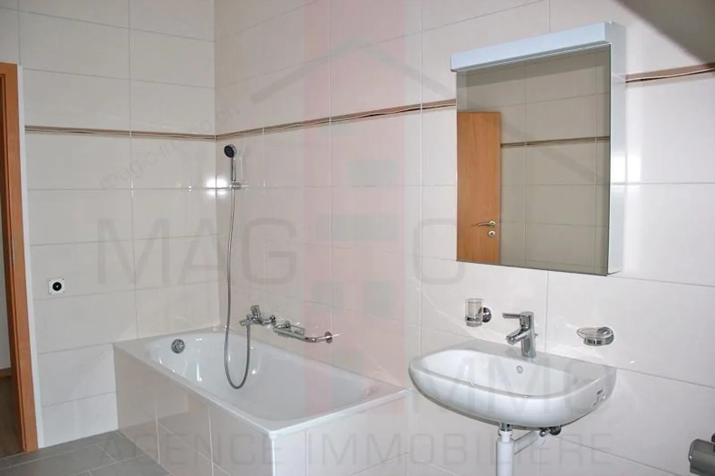 FAIRE OFFRE. Immeuble mixte au centre ville de Delémont  - Photo 5 sur 5
