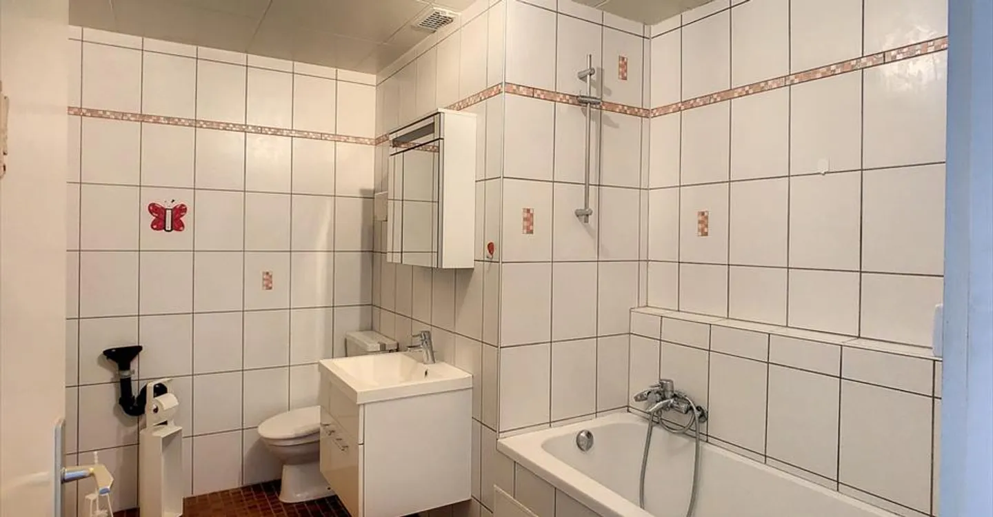 Edificio misto di 3779 m3, con uffici, magazzino, abitazioni e garage - Foto 10 di 12