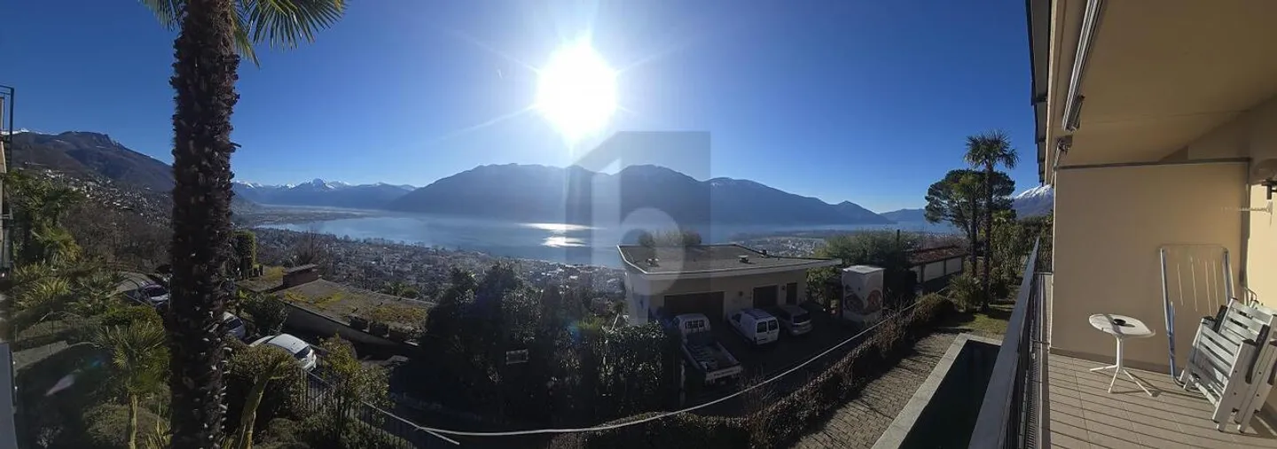 GRAZIOSO CON SPLENDIDA VISTA LAGO E PISCINA - Foto 4 di 6