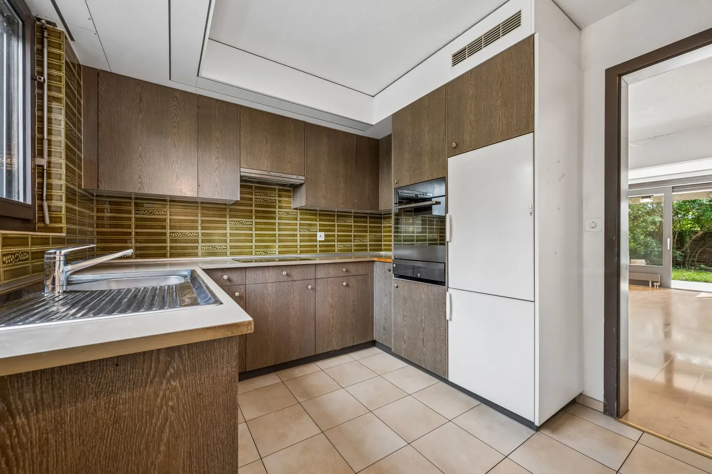 Casa bifamiliare di 5,5 stanze con giardino e grande potenziale - Foto 4 di 14