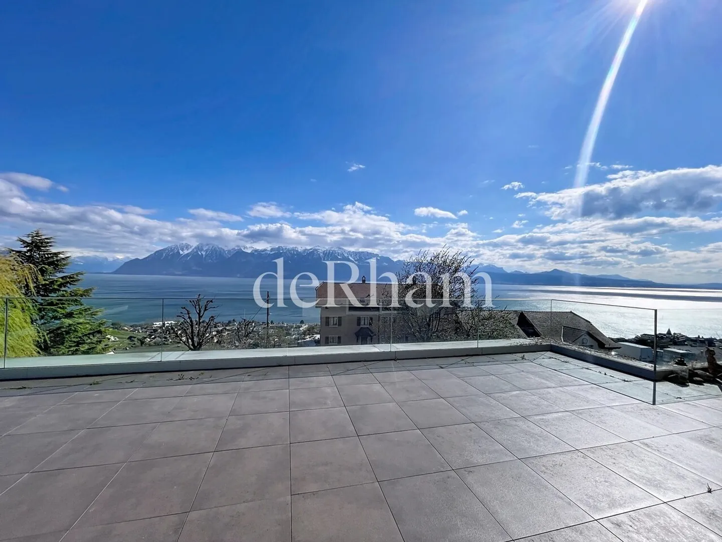 Wunderschönes 4,5-Zimmer-Tripex mit Seeblick, Terrasse und privatem Garten! - Foto 1 von 11