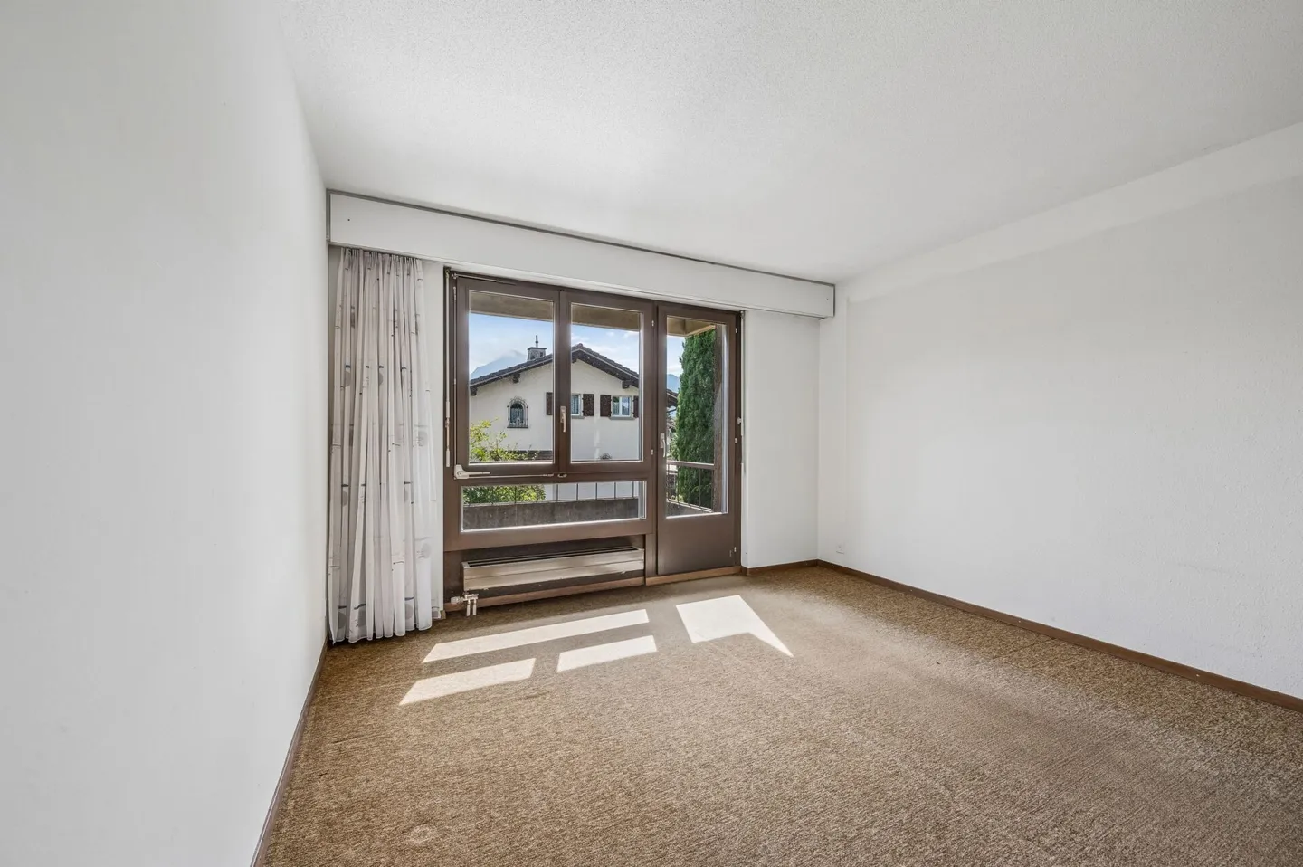 Casa bifamiliare di 5,5 stanze con giardino e grande potenziale - Foto 6 di 14