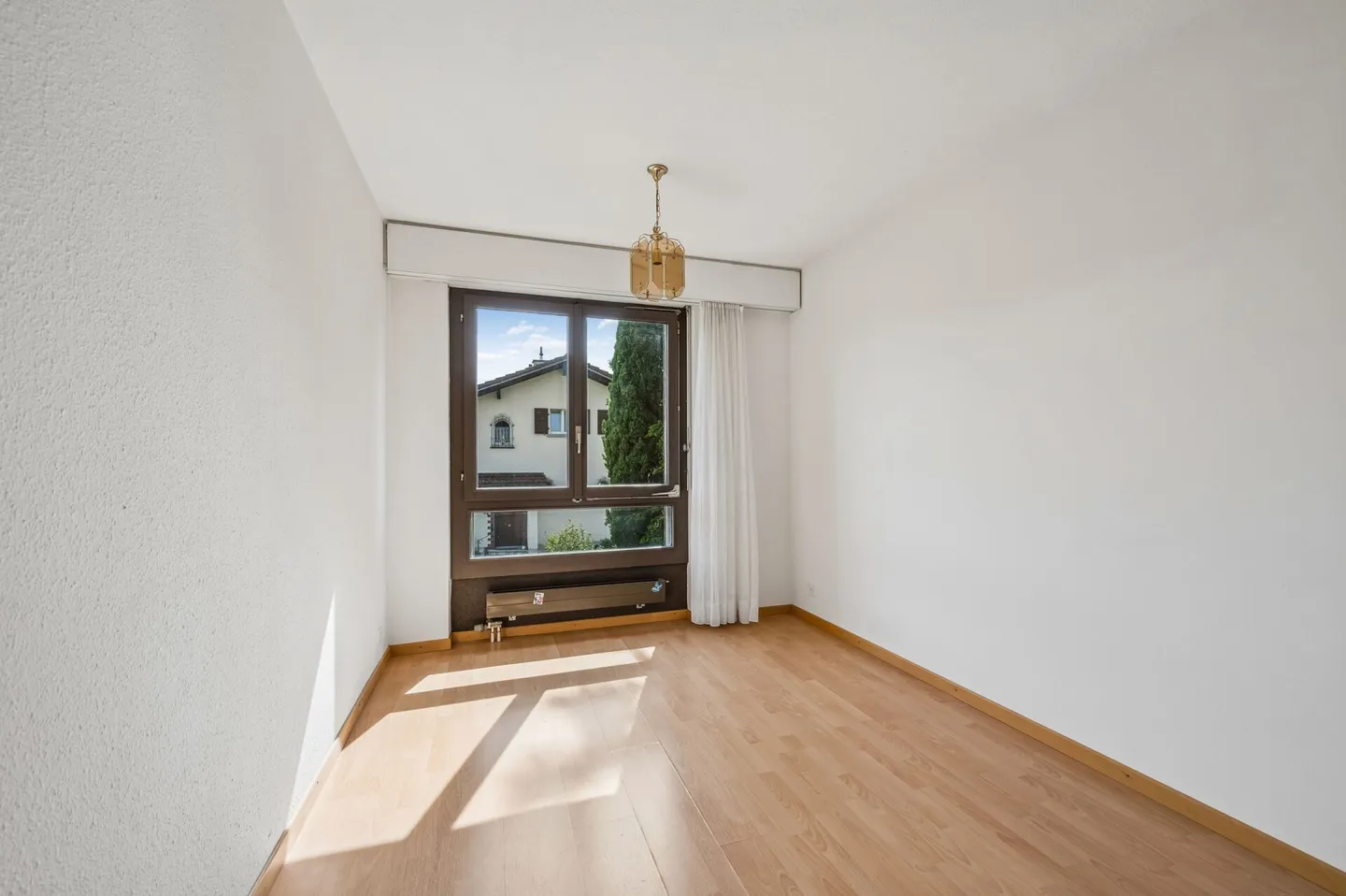 Casa bifamiliare di 5,5 stanze con giardino e grande potenziale - Foto 7 di 14