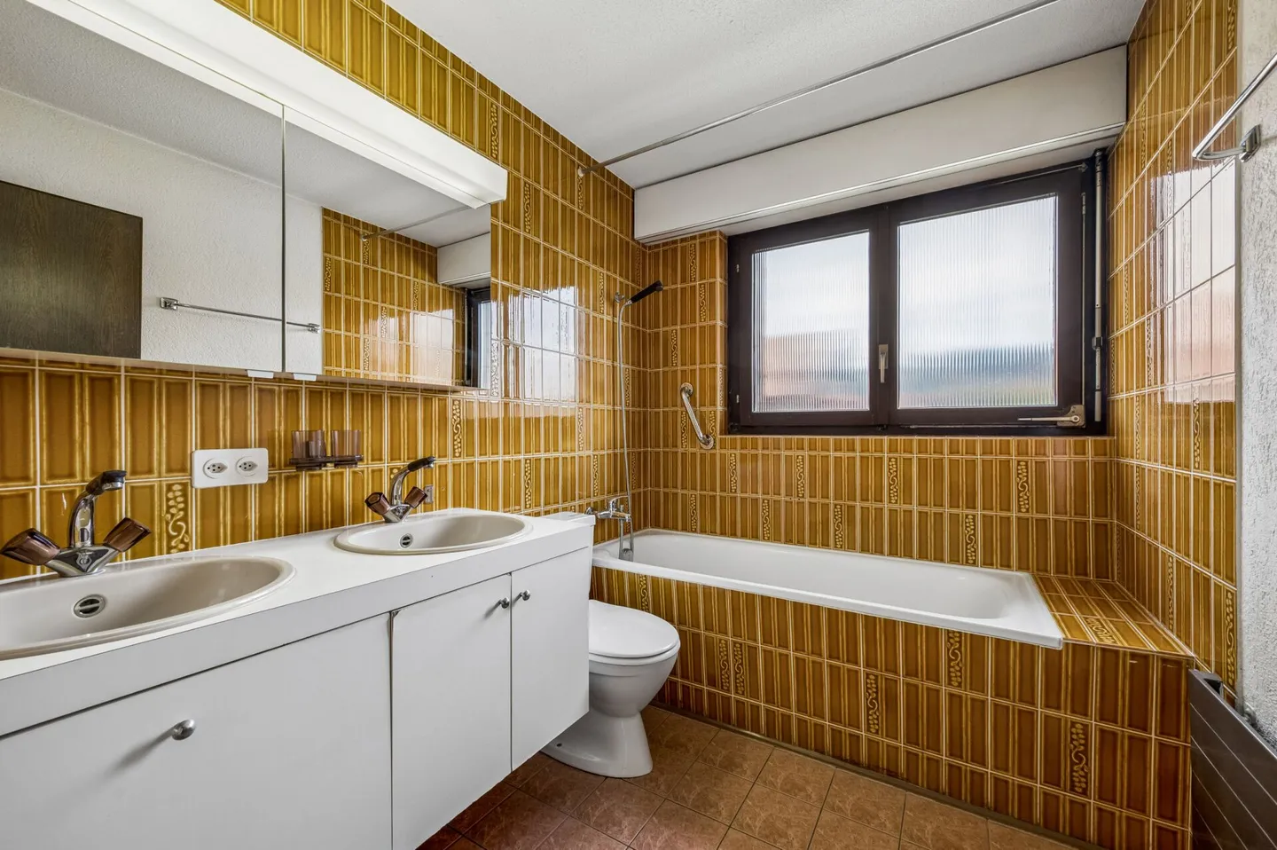 Casa bifamiliare di 5,5 stanze con giardino e grande potenziale - Foto 8 di 14