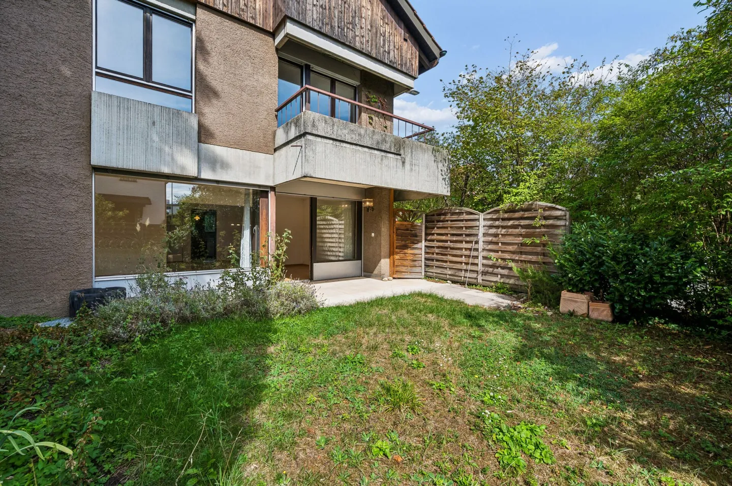 Casa bifamiliare di 5,5 stanze con giardino e grande potenziale - Foto 11 di 14