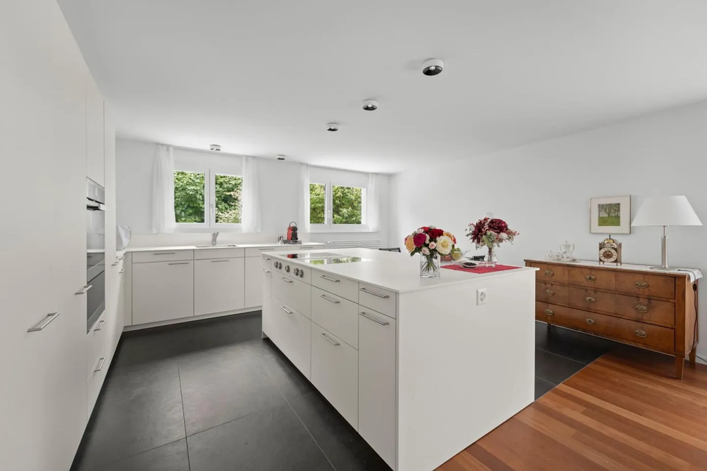 4½ Room Condominium in the Government Quarter - Photo 1 of 23