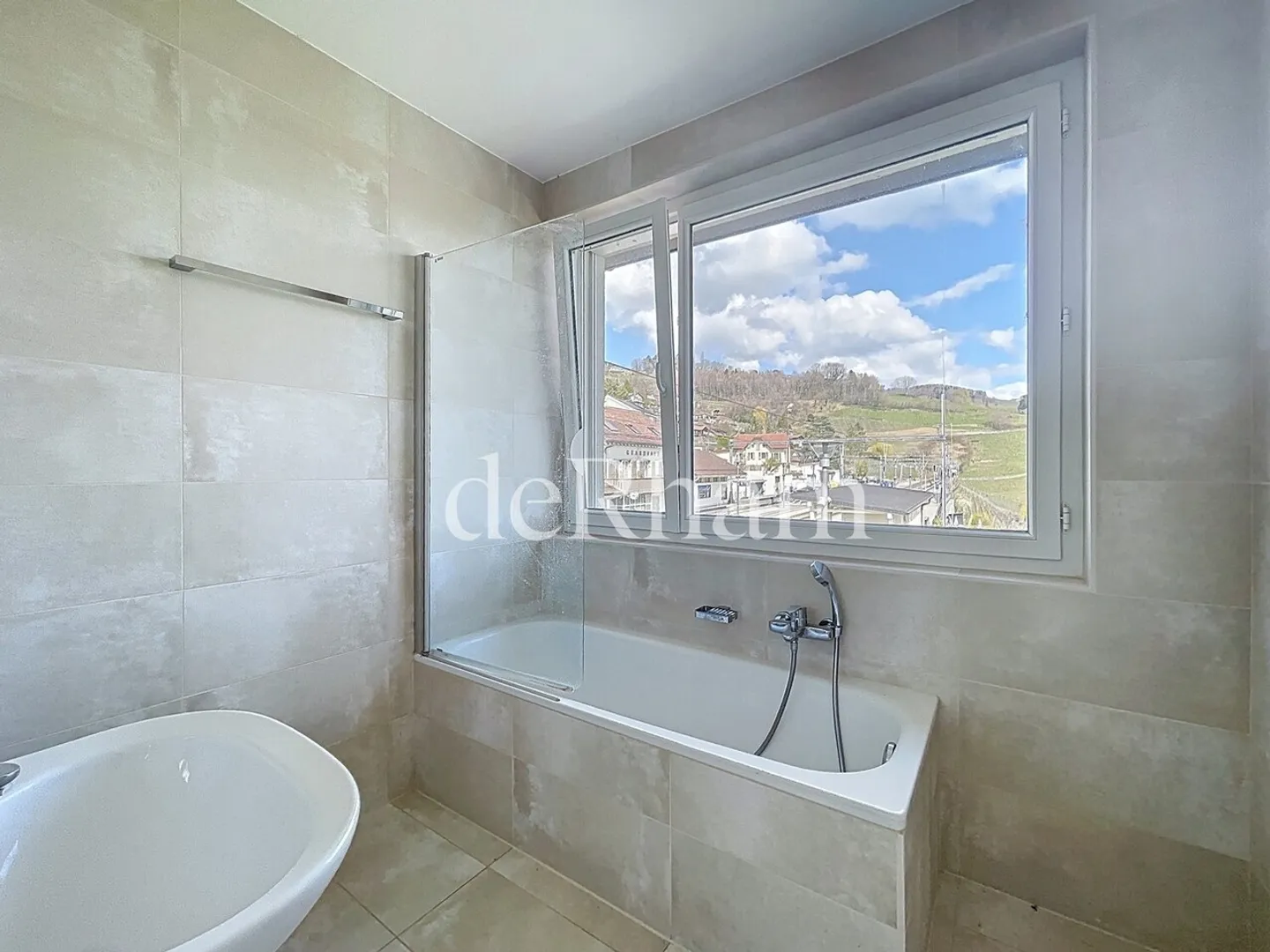 Wunderschönes 4,5-Zimmer-Tripex mit Seeblick, Terrasse und privatem Garten! - Foto 10 von 11