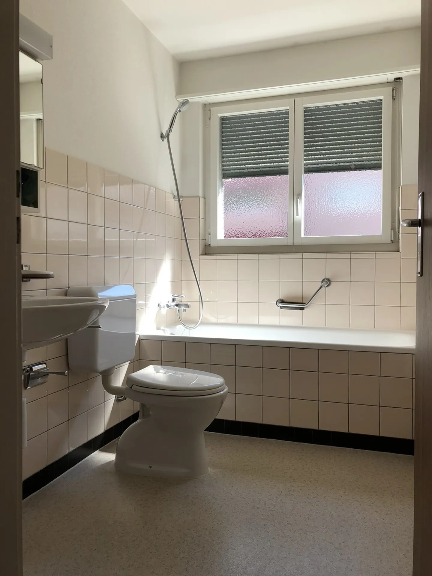 Living in Burgdorf! - Photo 2 of 4