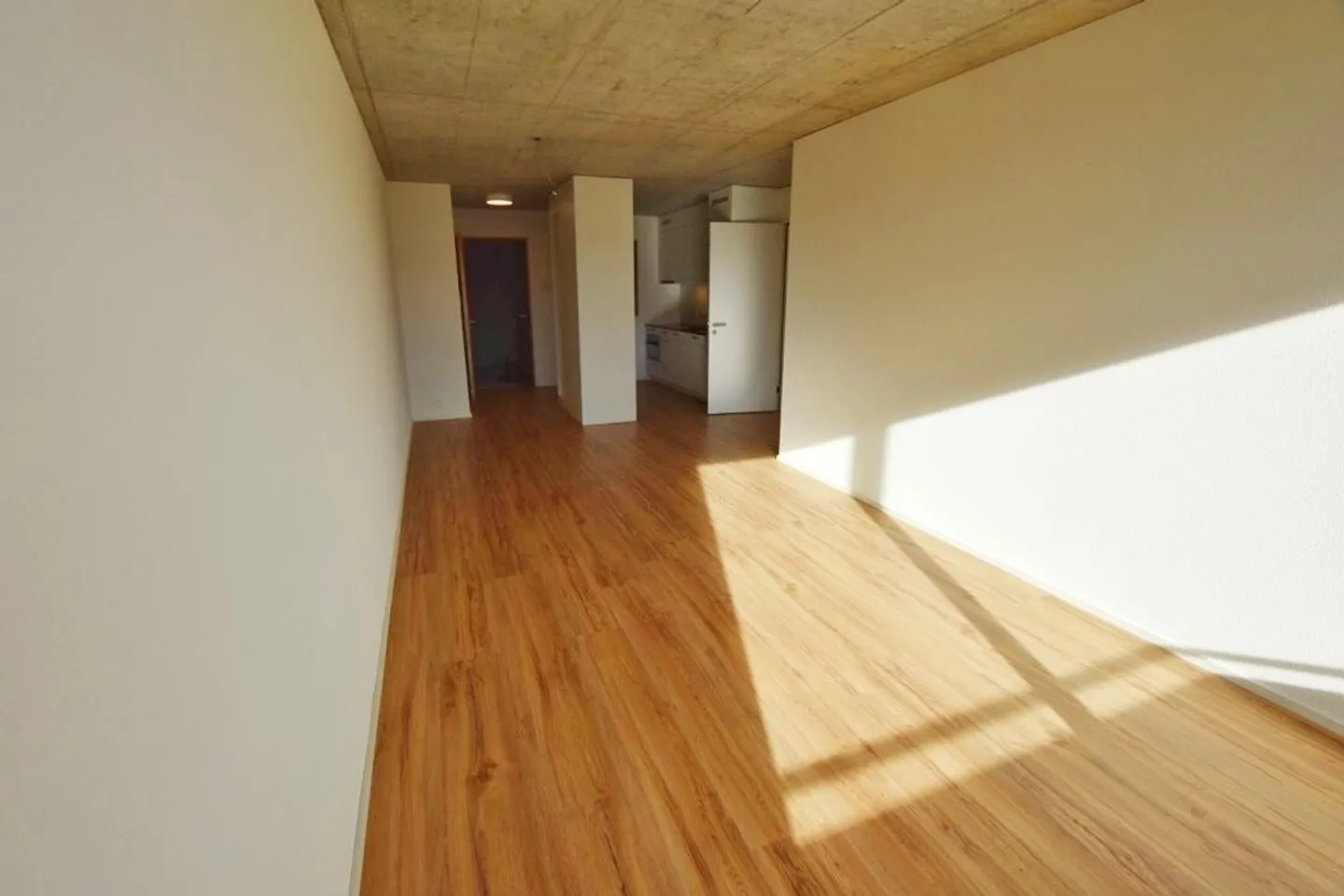 Appartamento moderno con terrazza - Foto 2 di 7