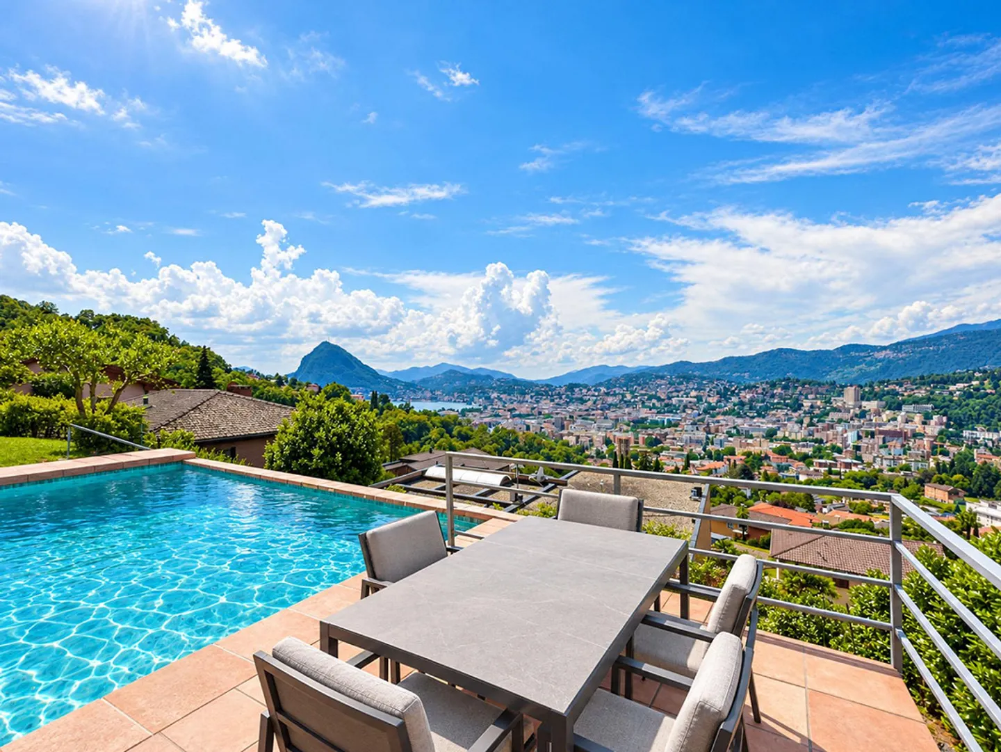 Villa with pool and garden in Pregassona - Photo 17 of 22