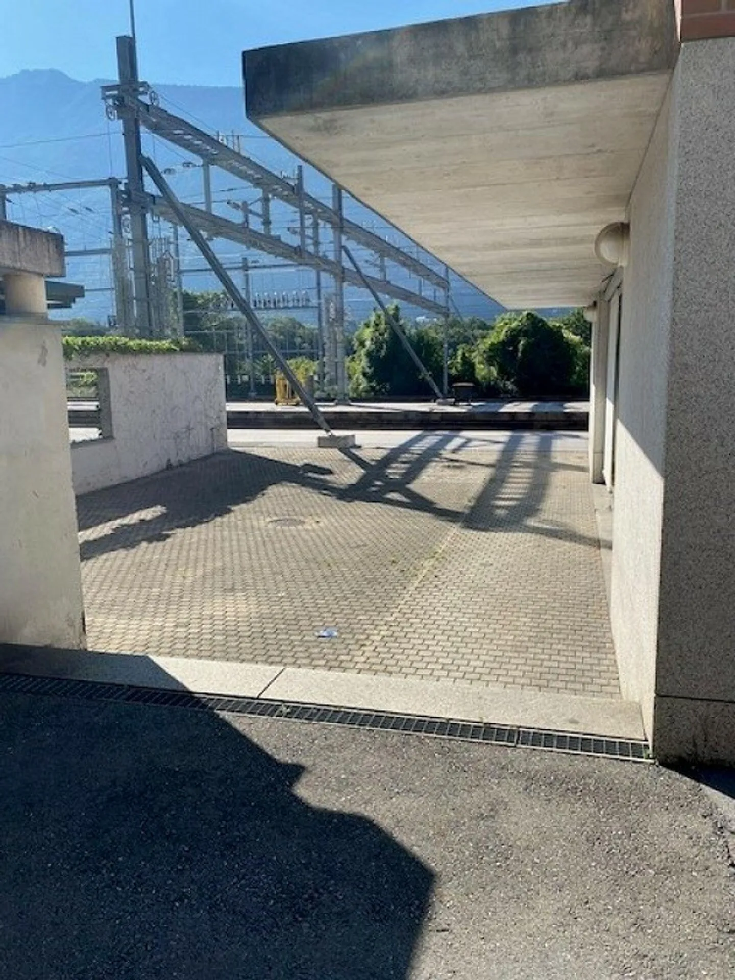 Spazio commerciale di 171 m2 idealmente situato alla stazione di Sierre - Foto 1 di 4