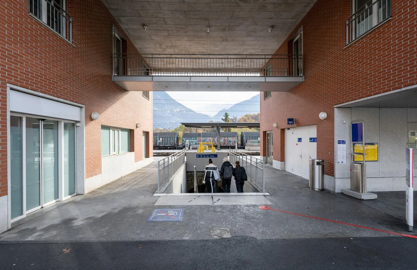 Spazio commerciale di 171 m2 idealmente situato alla stazione di Sierre - Foto 3 di 4
