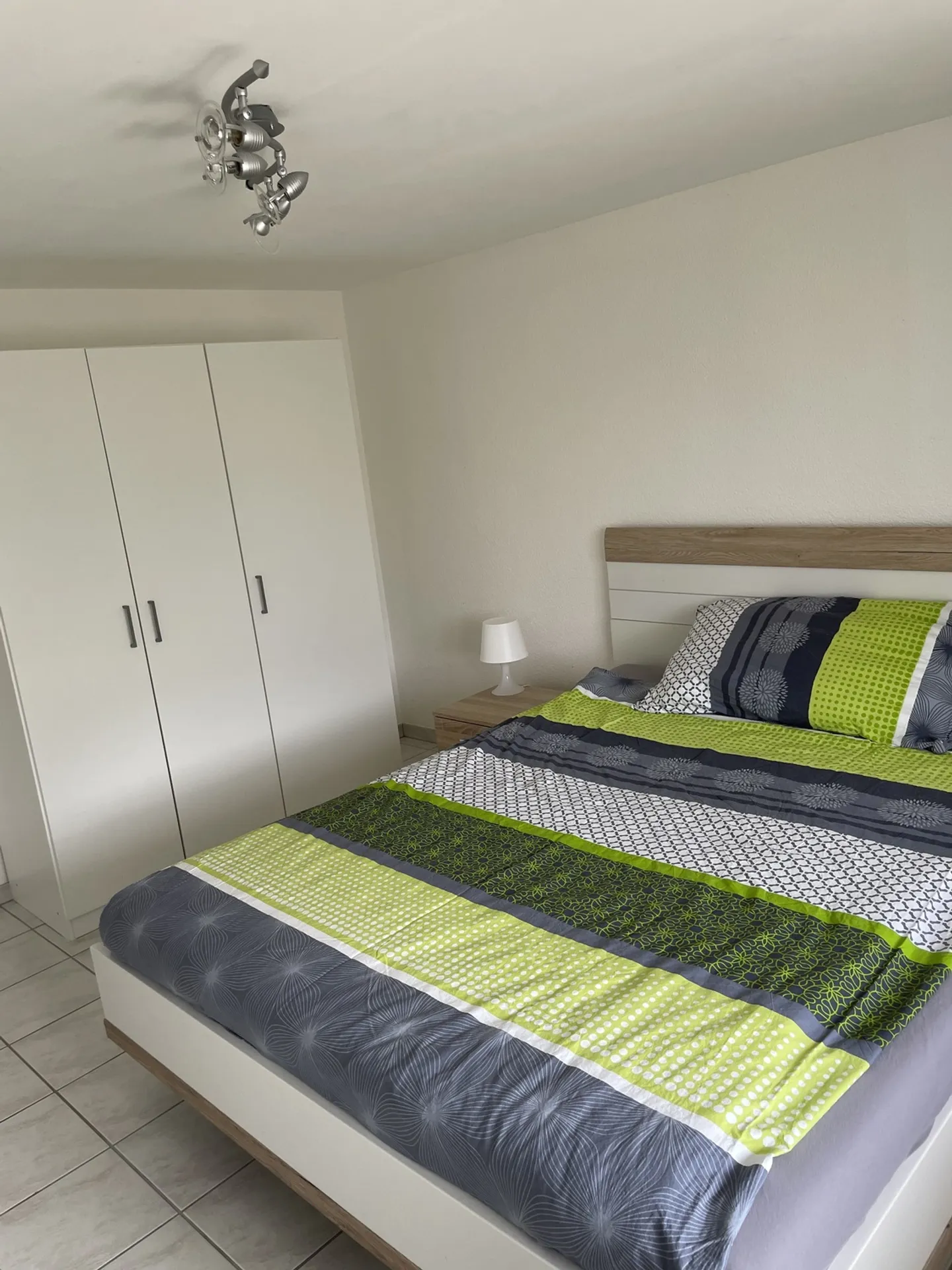 APPARTEMENT 2½ PIÈCES À STETTLEN (BE), MEUBLÉ - Photo 3 sur 10