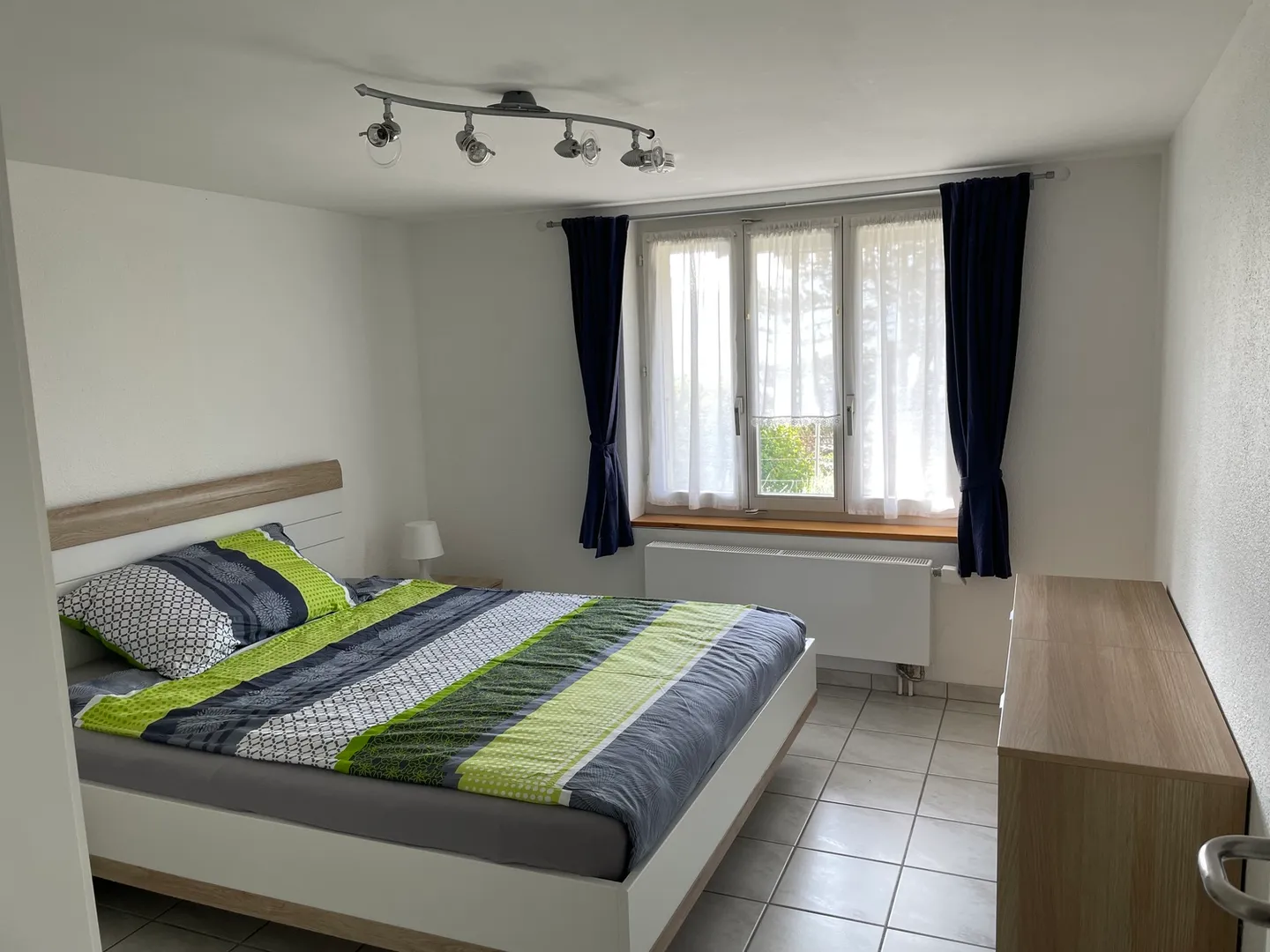 APPARTEMENT 2½ PIÈCES À STETTLEN (BE), MEUBLÉ - Photo 4 sur 10