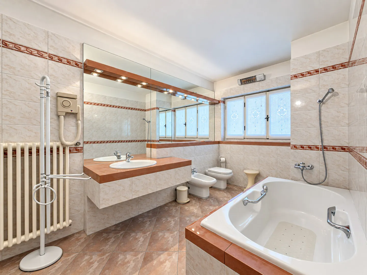 Noble Villa in Vacallo - Photo 10 of 33