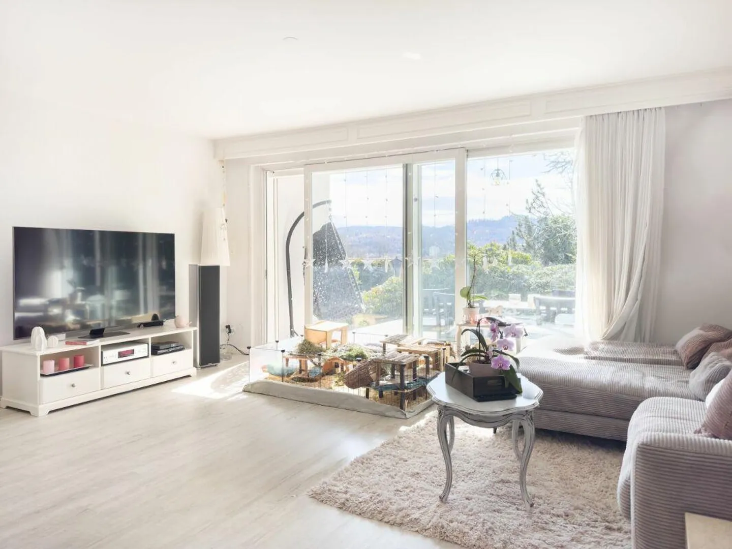 Maison individuelle de 6 pièces dans un style de maison de campagne avec piscine et garage ainsi que 3-4 places de parking extérieures - Photo 7 sur 30