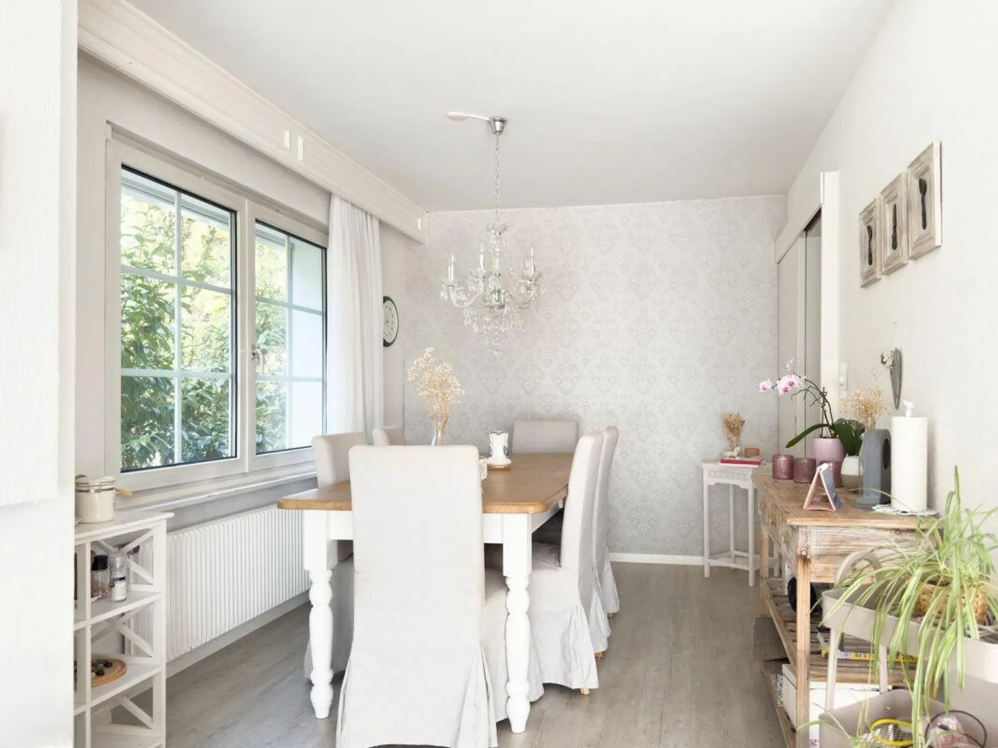 Maison individuelle de 6 pièces dans un style de maison de campagne avec piscine et garage ainsi que 3-4 places de parking extérieures - Photo 11 sur 30