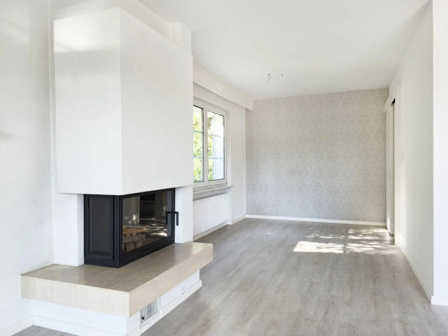 Maison individuelle de 6 pièces dans un style de maison de campagne avec piscine et garage ainsi que 3-4 places de parking extérieures - Photo 12 sur 30