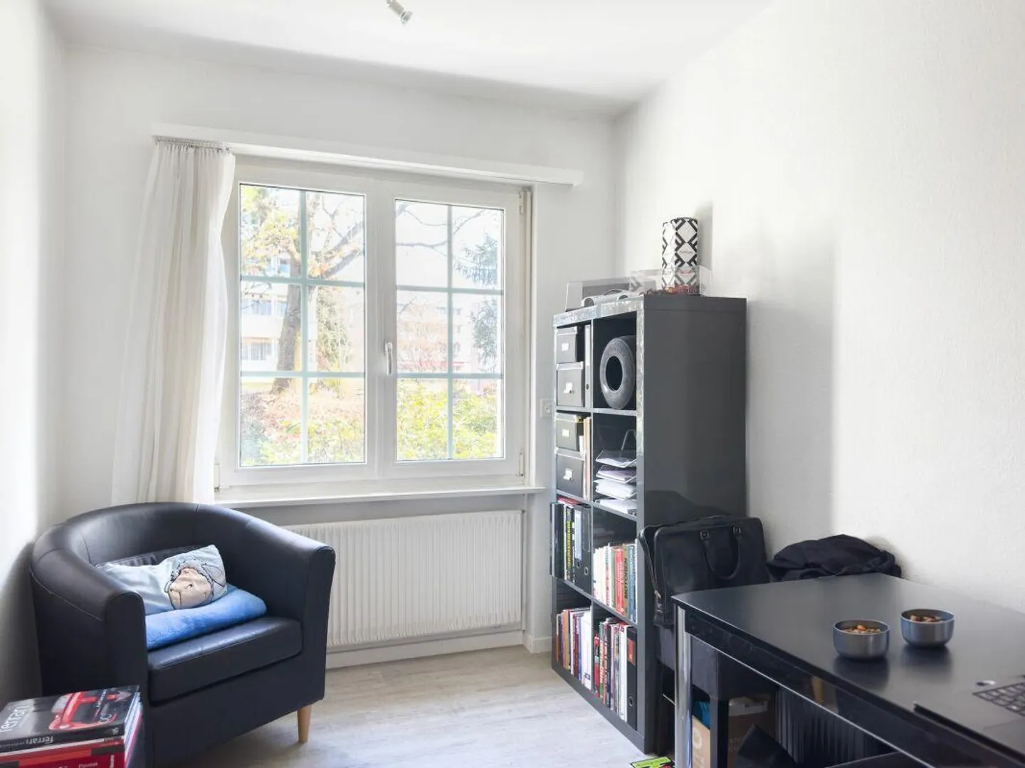 Maison individuelle de 6 pièces dans un style de maison de campagne avec piscine et garage ainsi que 3-4 places de parking extérieures - Photo 13 sur 30