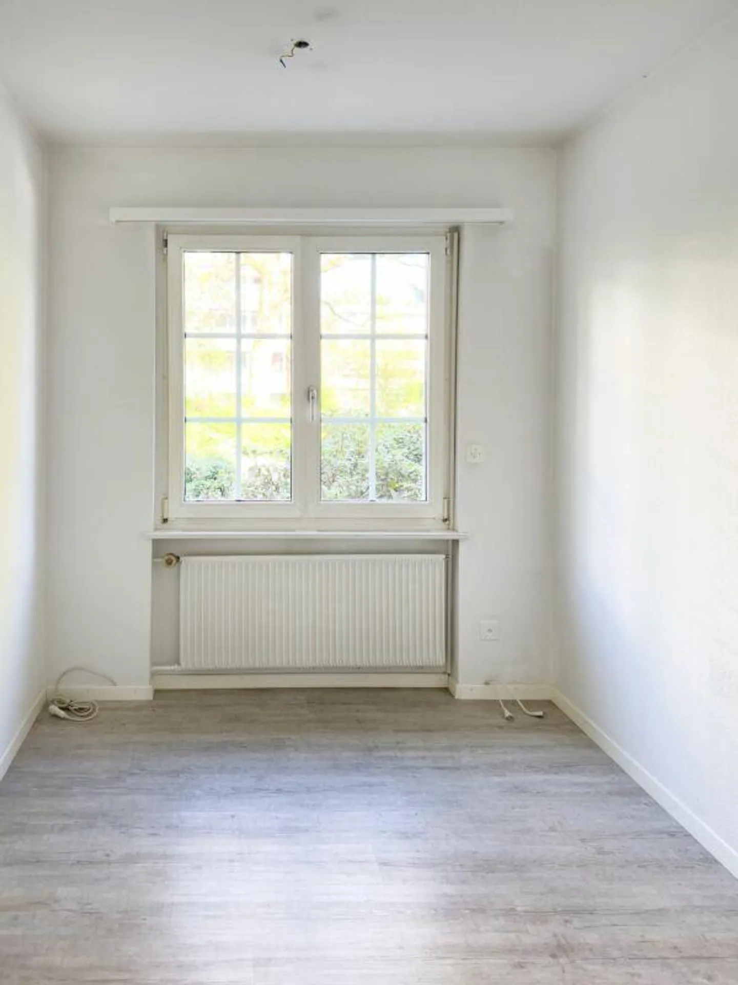 Maison individuelle de 6 pièces dans un style de maison de campagne avec piscine et garage ainsi que 3-4 places de parking extérieures - Photo 14 sur 30