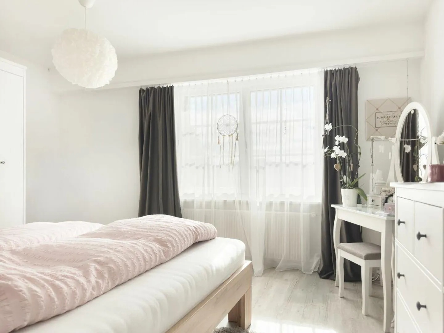 Maison individuelle de 6 pièces dans un style de maison de campagne avec piscine et garage ainsi que 3-4 places de parking extérieures - Photo 16 sur 30