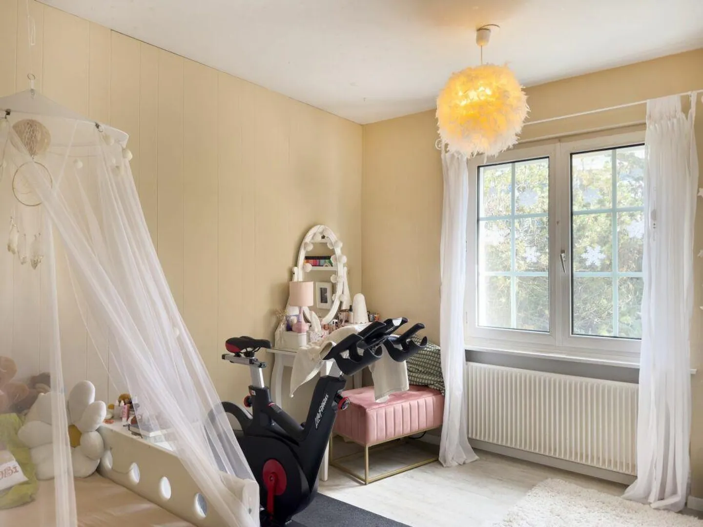 Maison individuelle de 6 pièces dans un style de maison de campagne avec piscine et garage ainsi que 3-4 places de parking extérieures - Photo 19 sur 30