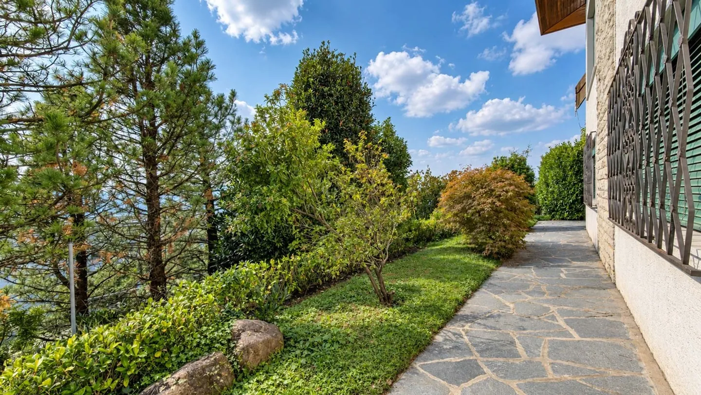 Noble Villa in Vacallo - Photo 26 of 33