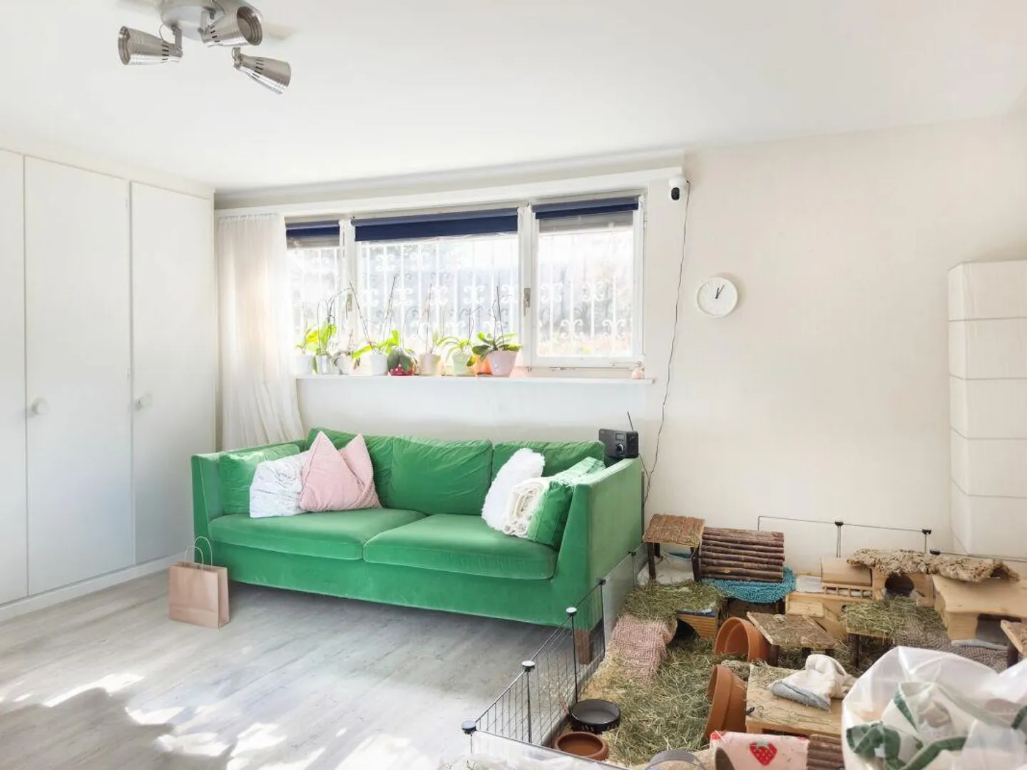 Maison individuelle de 6 pièces dans un style de maison de campagne avec piscine et garage ainsi que 3-4 places de parking extérieures - Photo 23 sur 30