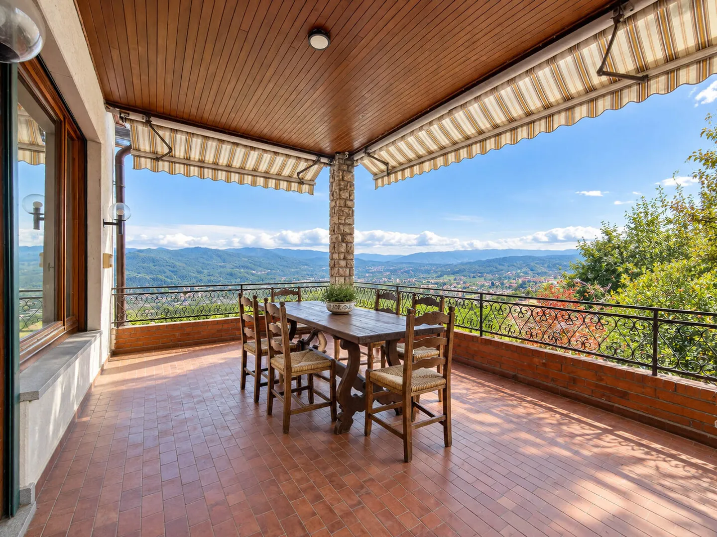 Noble Villa in Vacallo - Photo 27 of 33