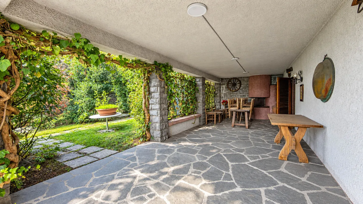 Noble Villa in Vacallo - Photo 30 of 33
