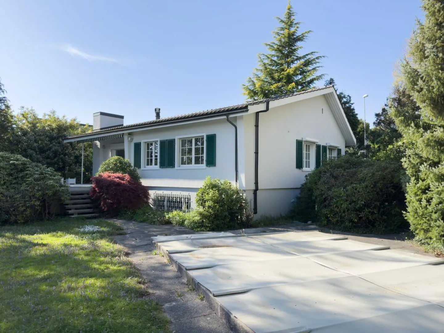 Maison individuelle de 6 pièces dans un style de maison de campagne avec piscine et garage ainsi que 3-4 places de parking extérieures - Photo 27 sur 30