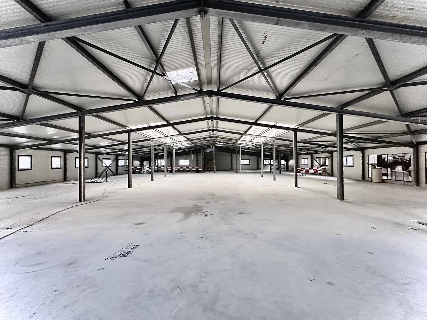 Mixed-use building for sale - Photo 1 of 3