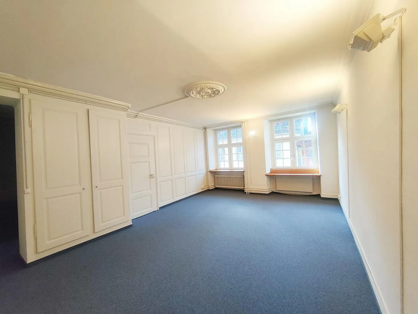 Attractive office space in the heart of the old town - Photo 3 of 12