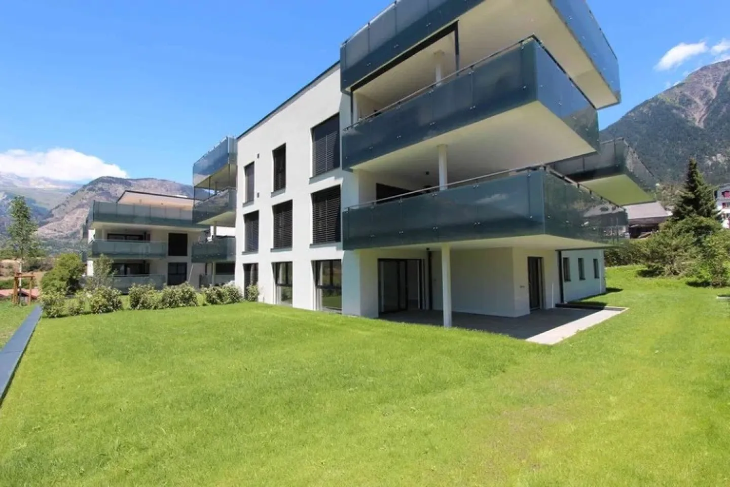 Spacious Eco-Friendly Apartment - Photo 2 of 11