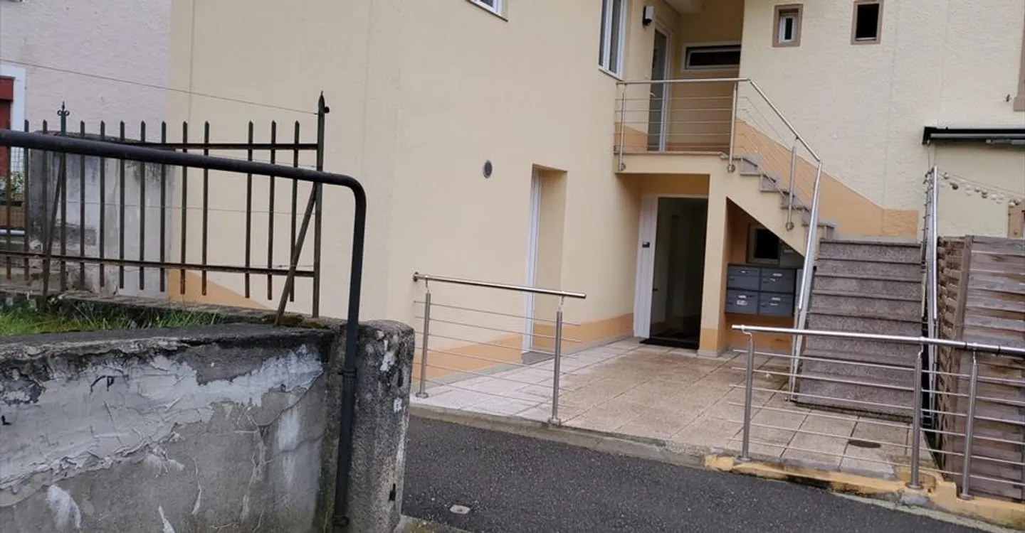 Renditeobjekt - 7 renovierte Wohnungen in Moutier - Foto 3 von 7