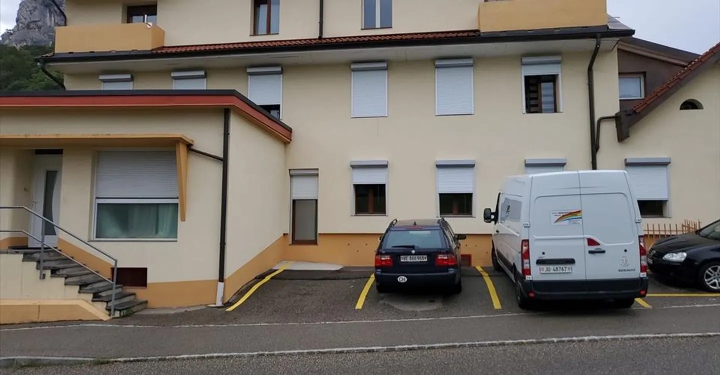 Renditeobjekt - 7 renovierte Wohnungen in Moutier - Foto 5 von 7