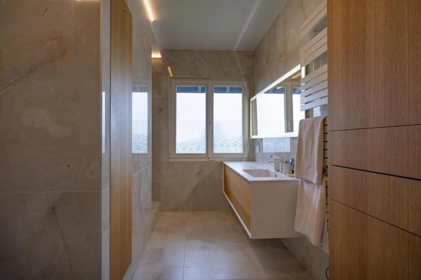 Detached villa with 7.5 rooms in St-George - Photo 8 of 13