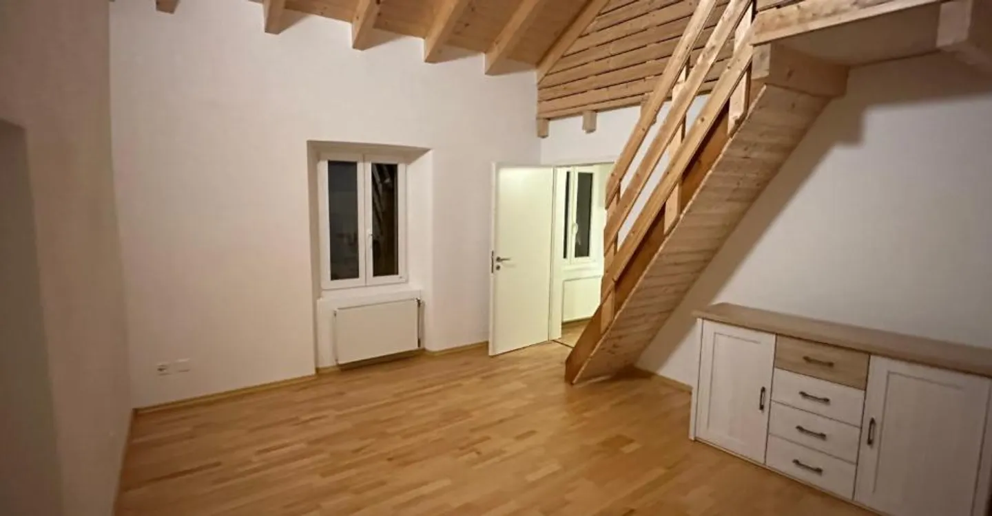 Elegantes freistehendes Haus mit 5 Zimmern und Balkon, renoviert, Riviera - Foto 1 von 8